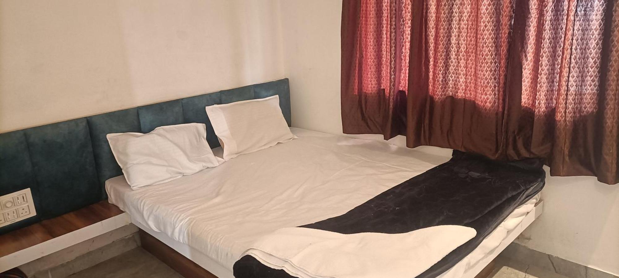 Maharaja Guest House Nashikkar Akalkot Esterno foto