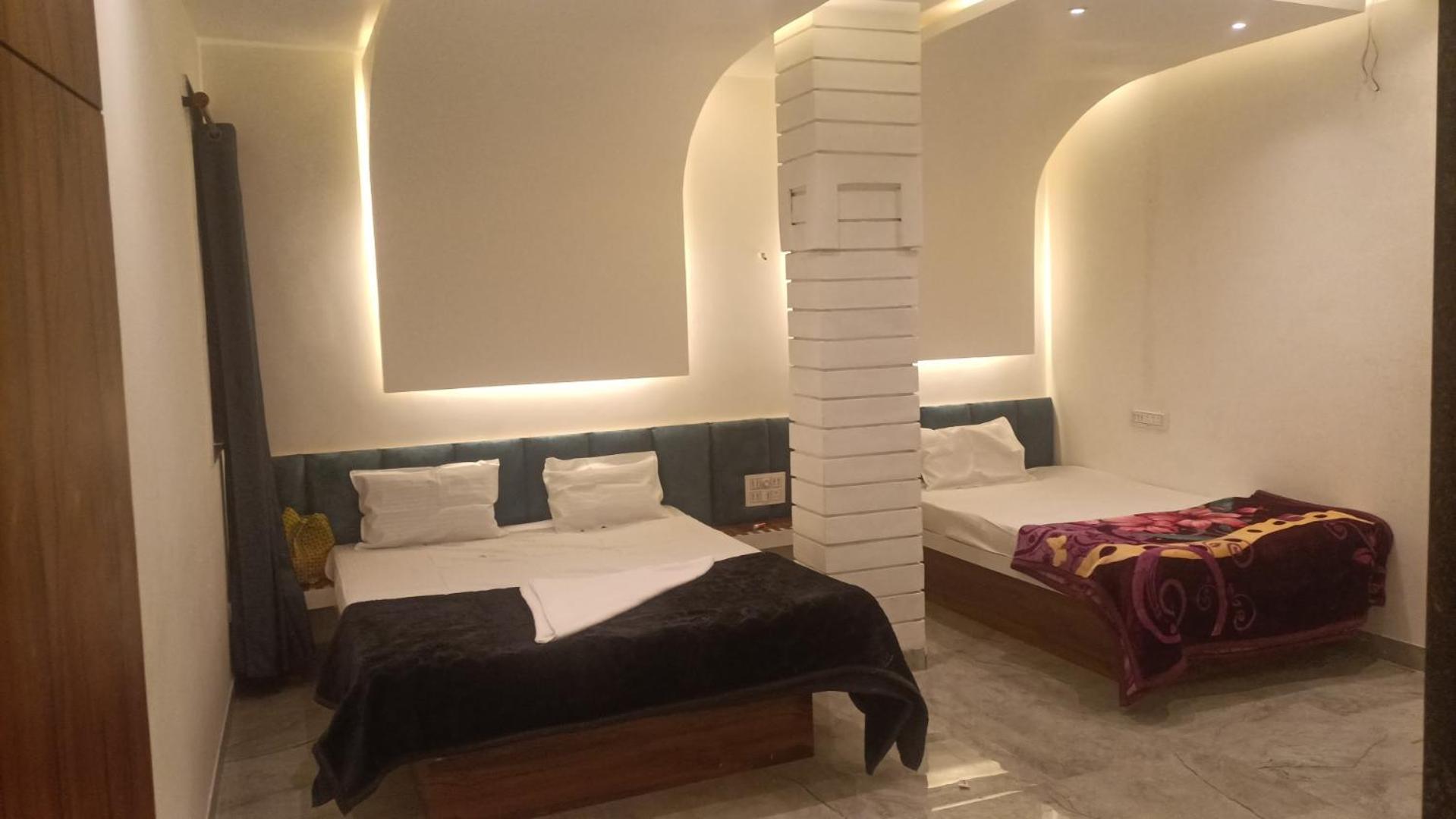 Maharaja Guest House Nashikkar Akalkot Esterno foto
